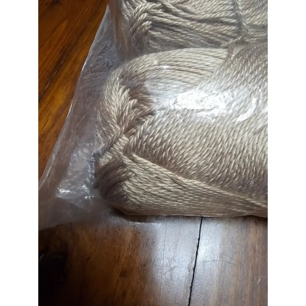 Studio samples‎ by Nicole  yarn 4 Skeins new in bag 1LB